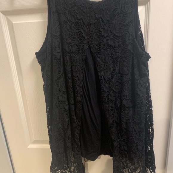 Black dressy tank lace overlay - Picture 5 of 6